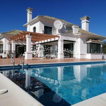 Ref. 436 Villa en urbanizacion exclsiva