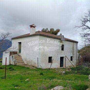 Ref. 147 Cortijo y nave en Benalauria 40