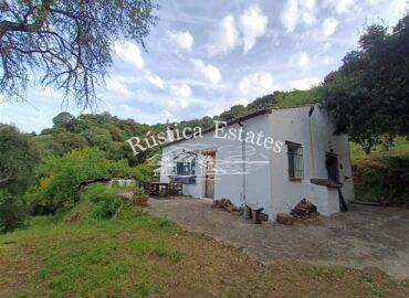 Ref. 111 Casa con alberca Genalgu 18