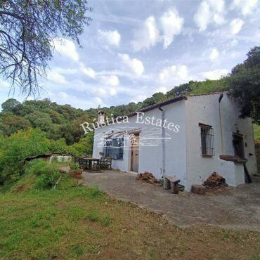 Ref. 111 Casa con alberca Genalgu 18