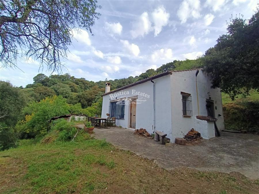 Ref. 111 Casa con alberca Genalgu 18