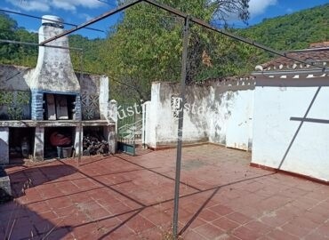 Ref. 258 Cortijo lindando con el rio 9