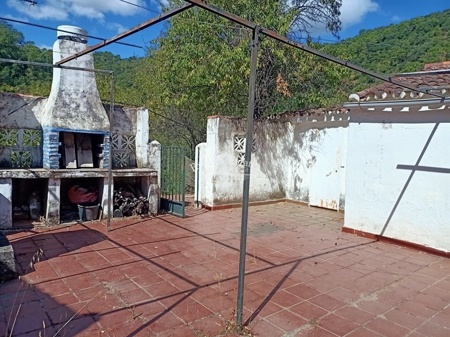 Ref. 258 Cortijo lindando con el rio 9
